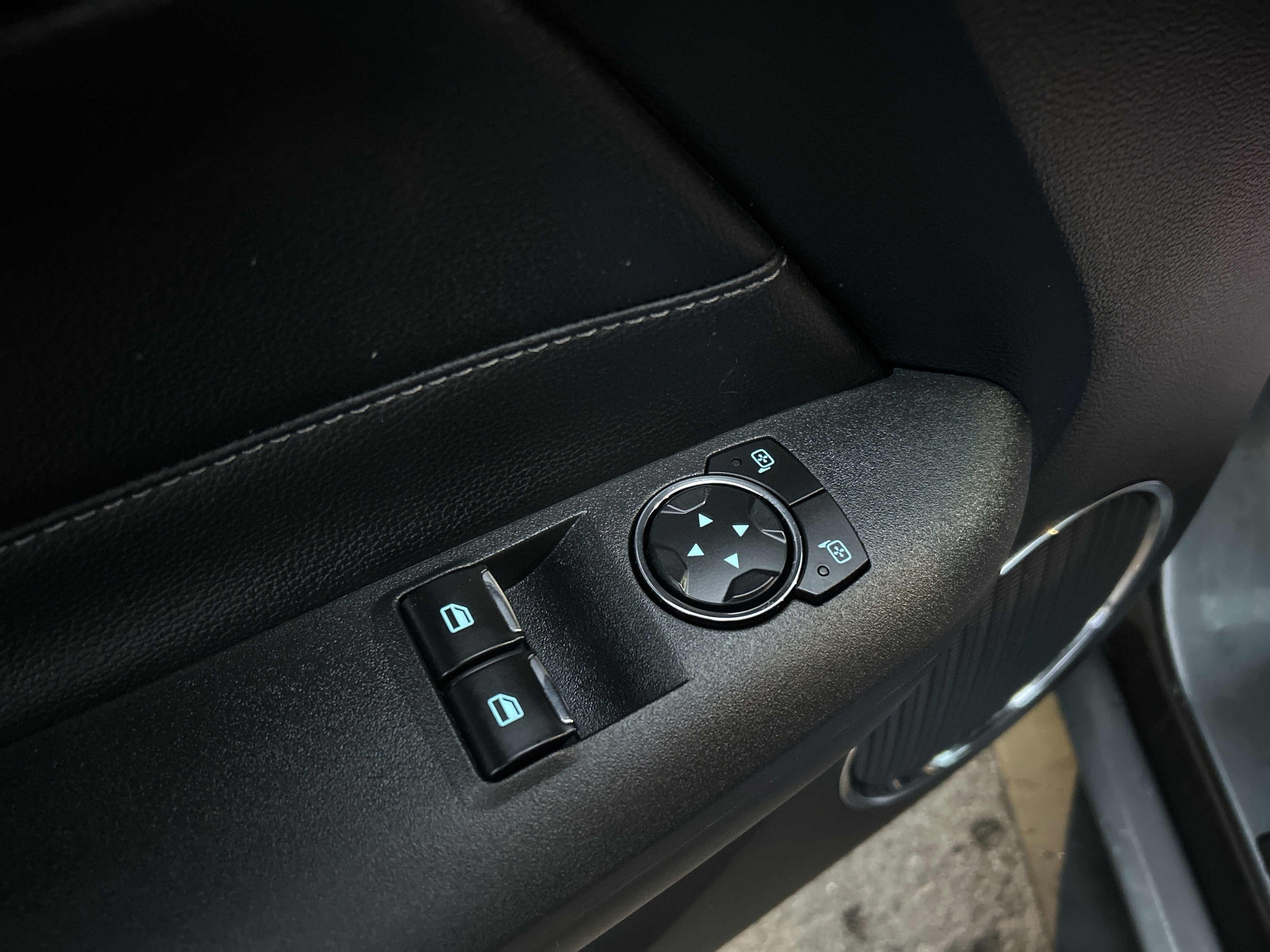 2016 Ford MUSTANG PREMIUM