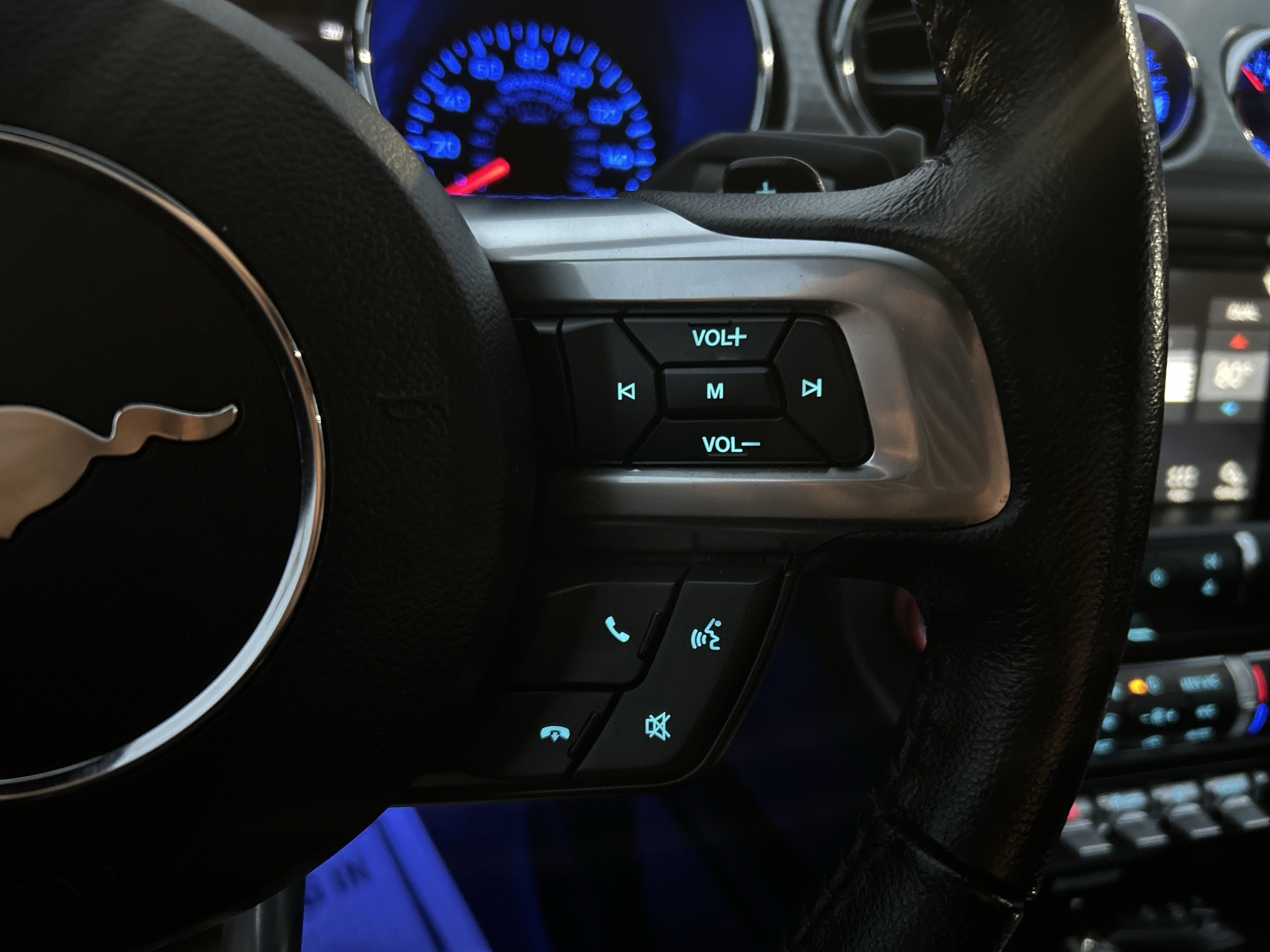 2016 Ford MUSTANG PREMIUM