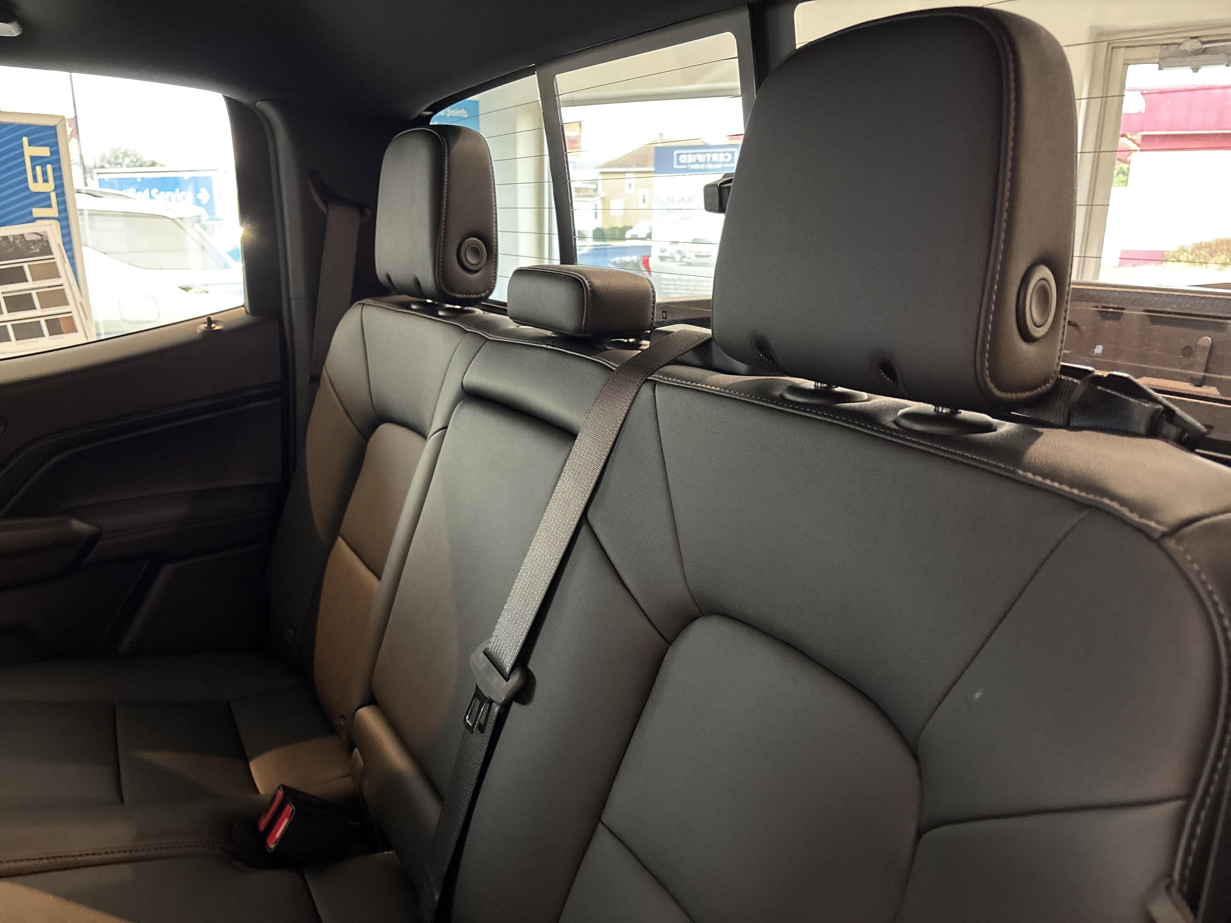 2025 Chevrolet Colorado WT/LT