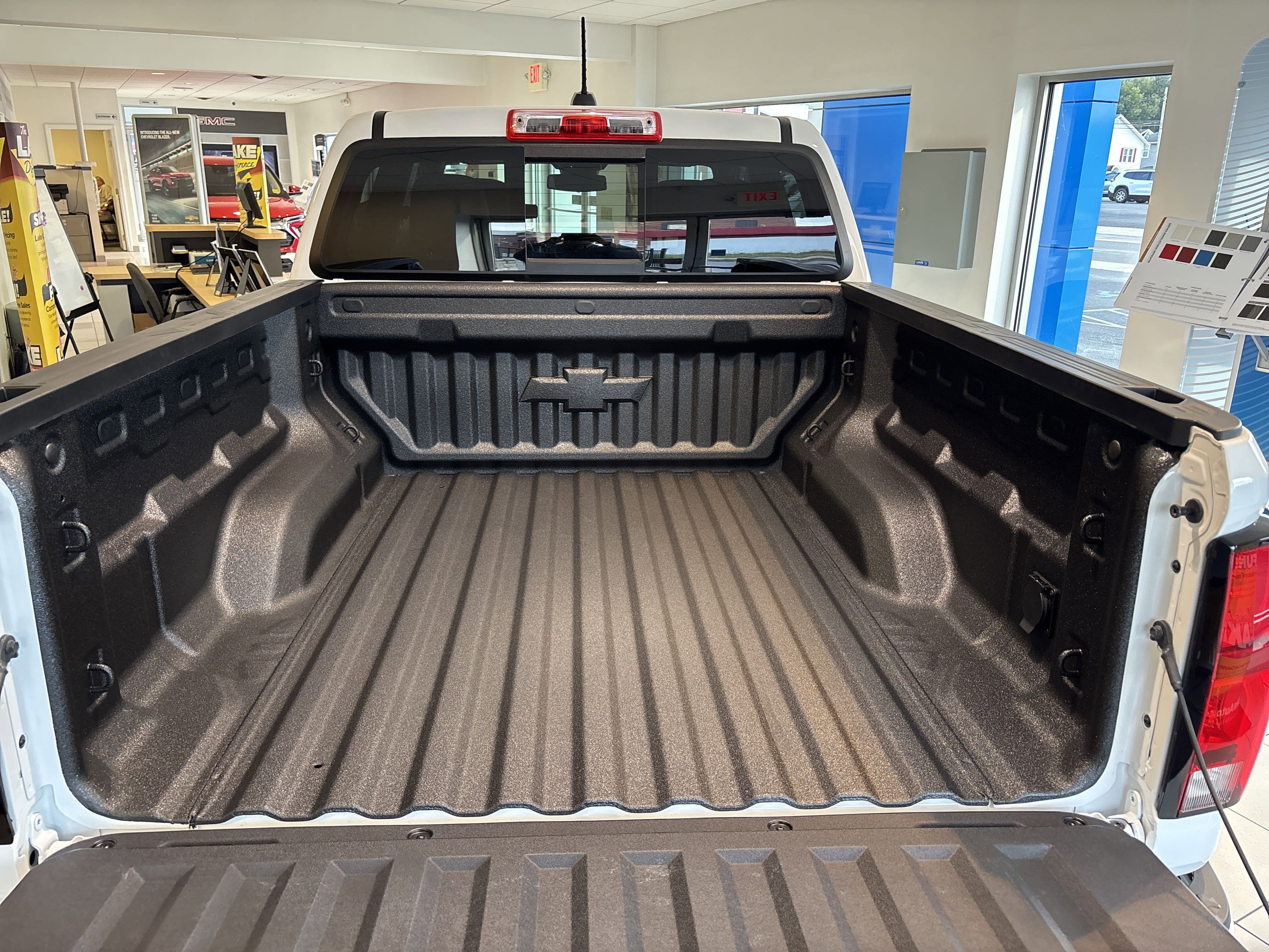 2025 Chevrolet Colorado WT/LT