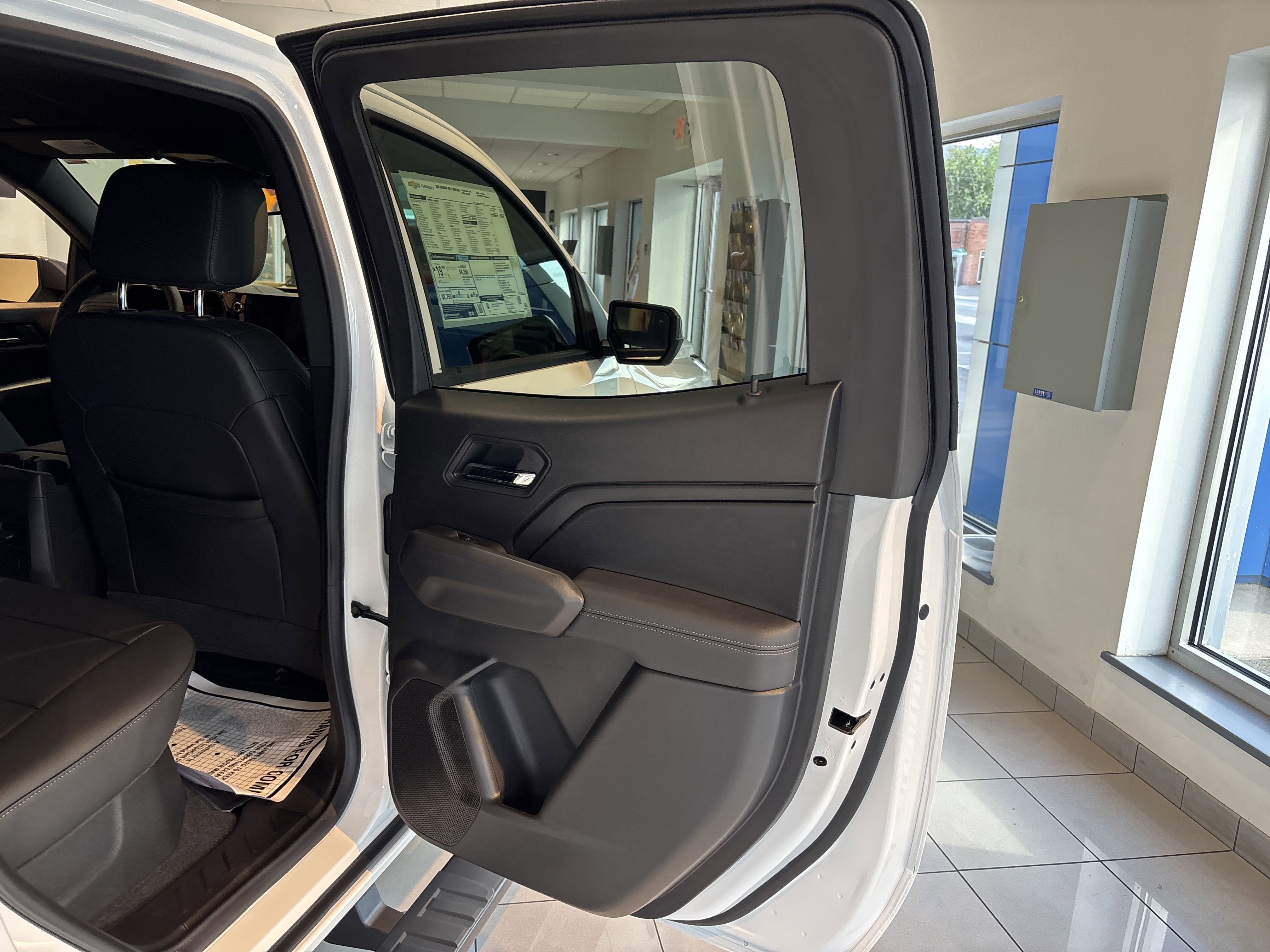 2025 Chevrolet Colorado WT/LT