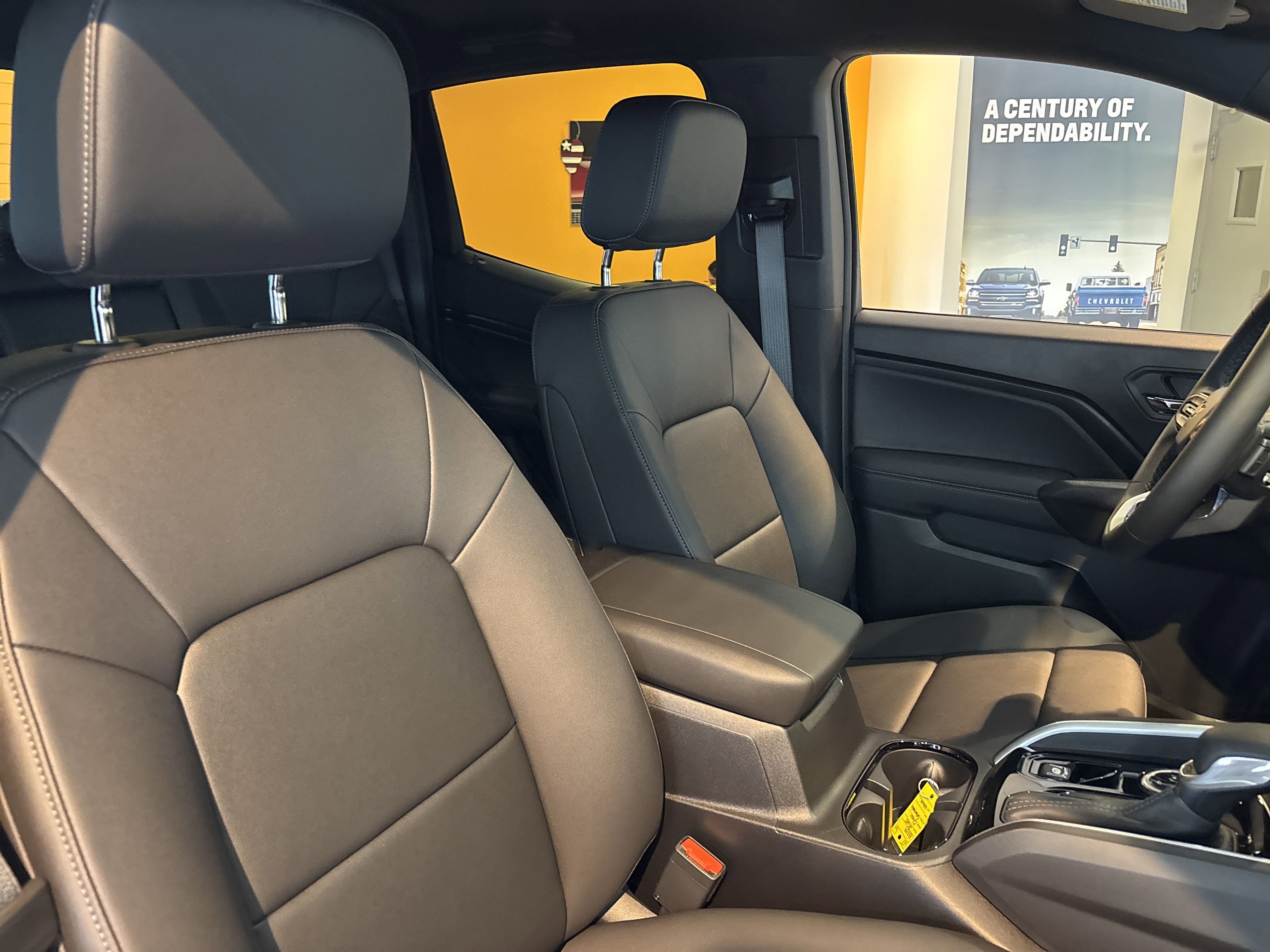 2025 Chevrolet Colorado WT/LT