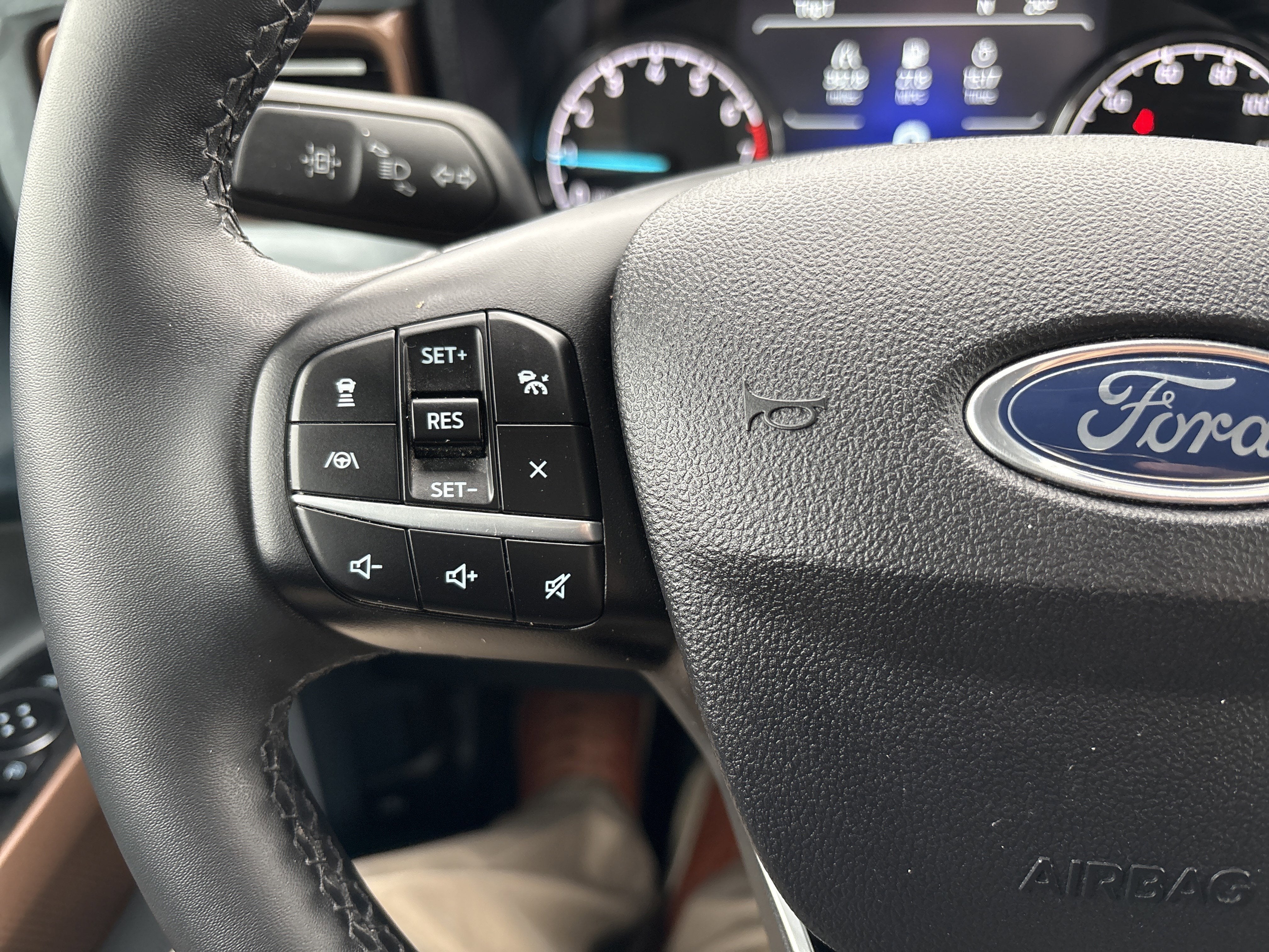 2023 Ford MAVERICK LARIAT